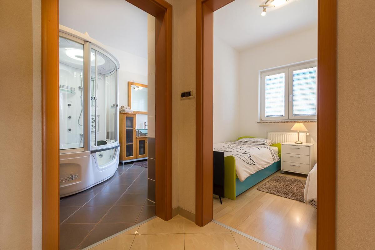 Apartment Igor 3 **** เมดูลิน ภายนอก รูปภาพ