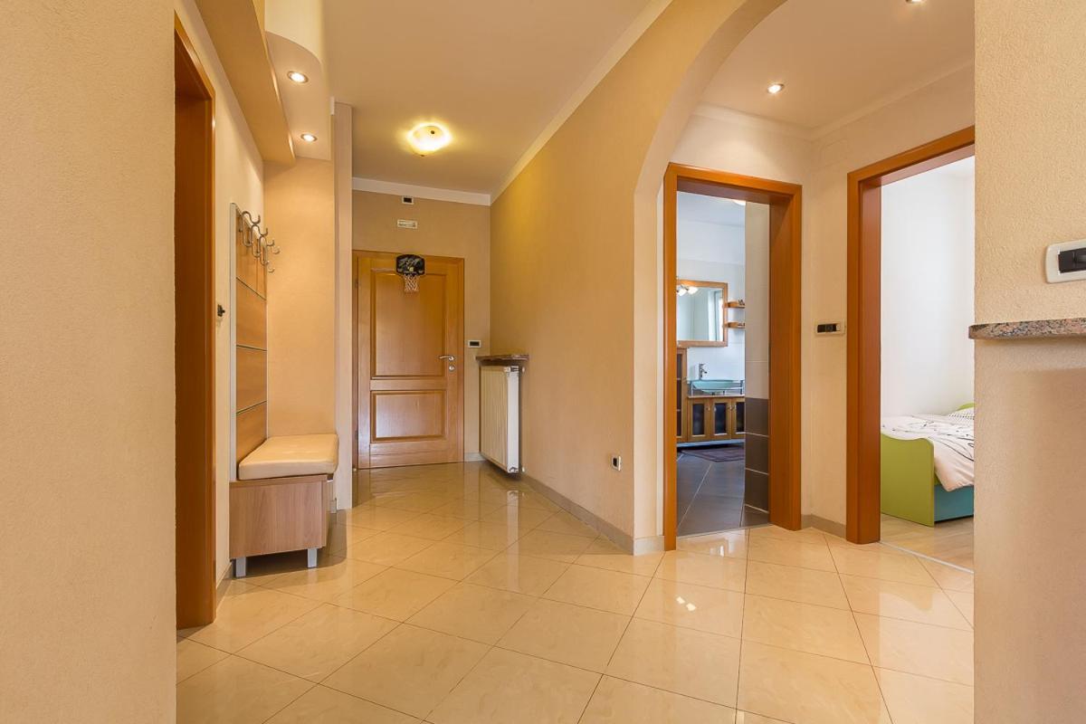 Apartment Igor 3 **** เมดูลิน ภายนอก รูปภาพ